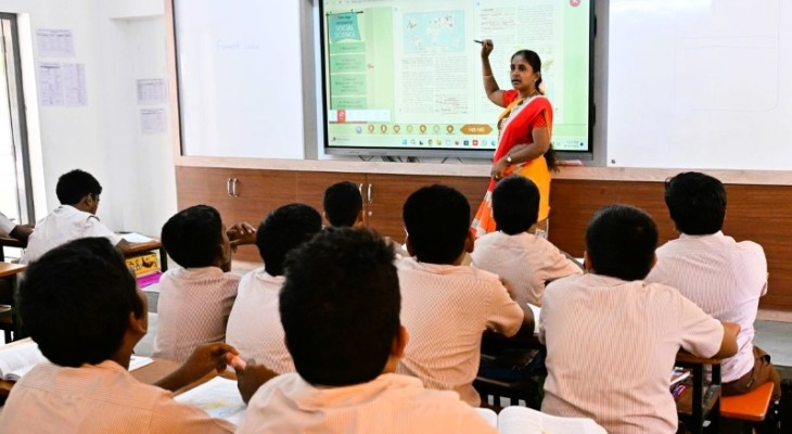 মাধ্যমিক শিক্ষার আধুনিকায়নে ‘স্মার্ট ক্লাসরুম’